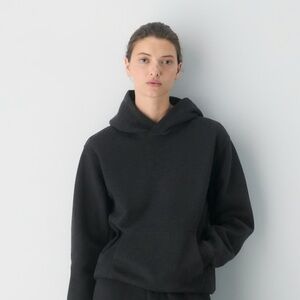 Perfect fit Aritzia hoodie black size M